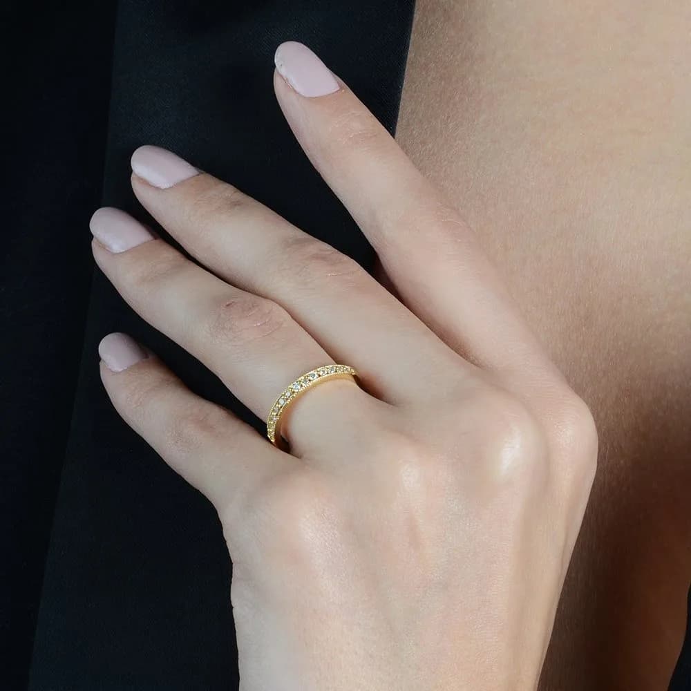 Anel Dourado Aparador de Aliança Cravejado de Zircônia · Banhado a Ouro 18k