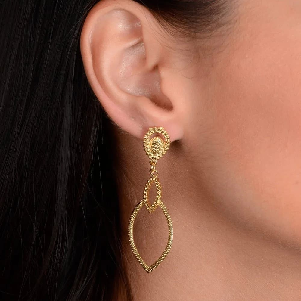 Brinco Dourado Luxo Gota de Gala · Banhado a Ouro 18k