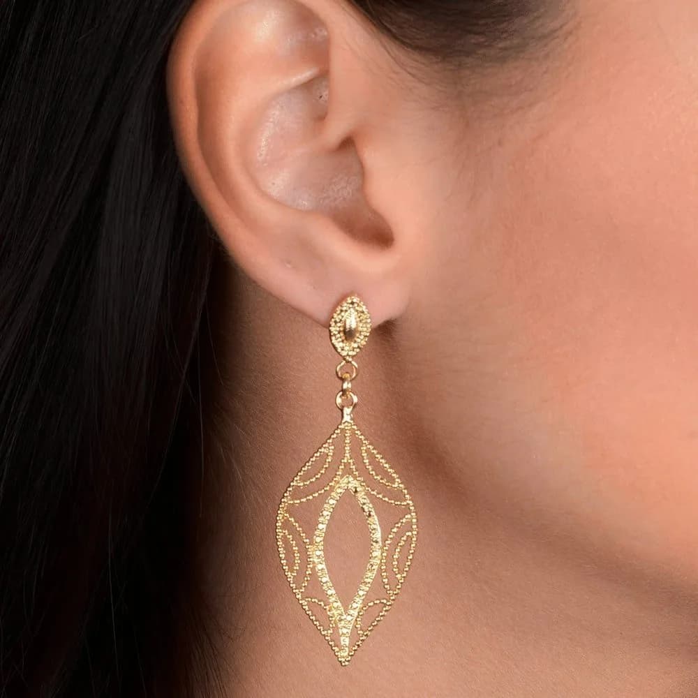 Brinco Dourado Folha de Gala · Banhado a Ouro 18k