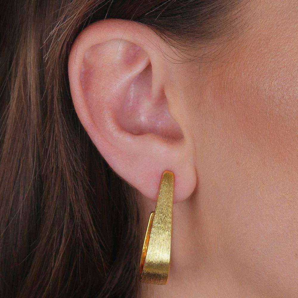 Brinco Dourado Formato Gota Escovado · Banhado a Ouro 18k — Dourado