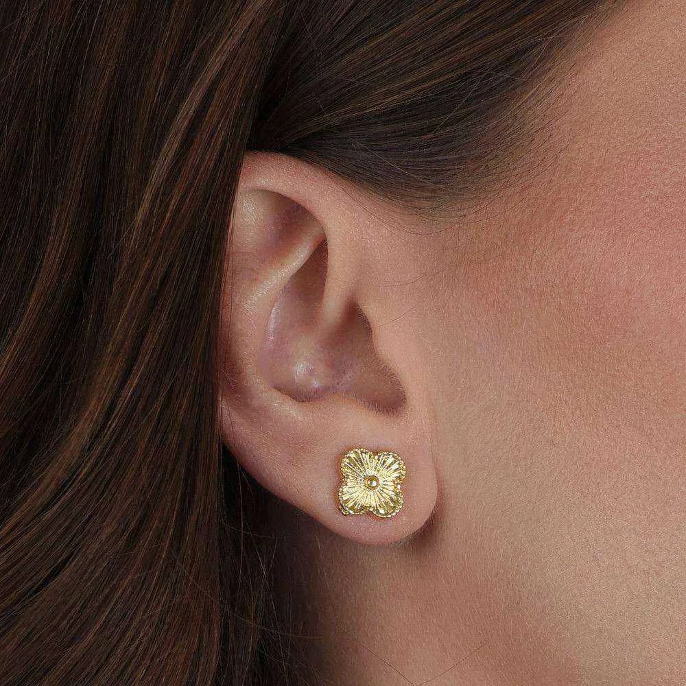 Brinco Dourado de Flor · Banhado a Ouro 18k