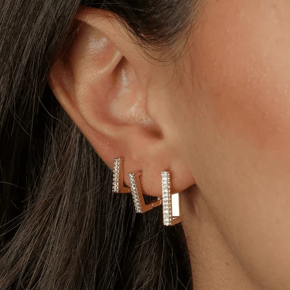Trio Dourado de Argolinhas Quadradas Cravejadas de Zircônias · Banhado a Ouro 18k