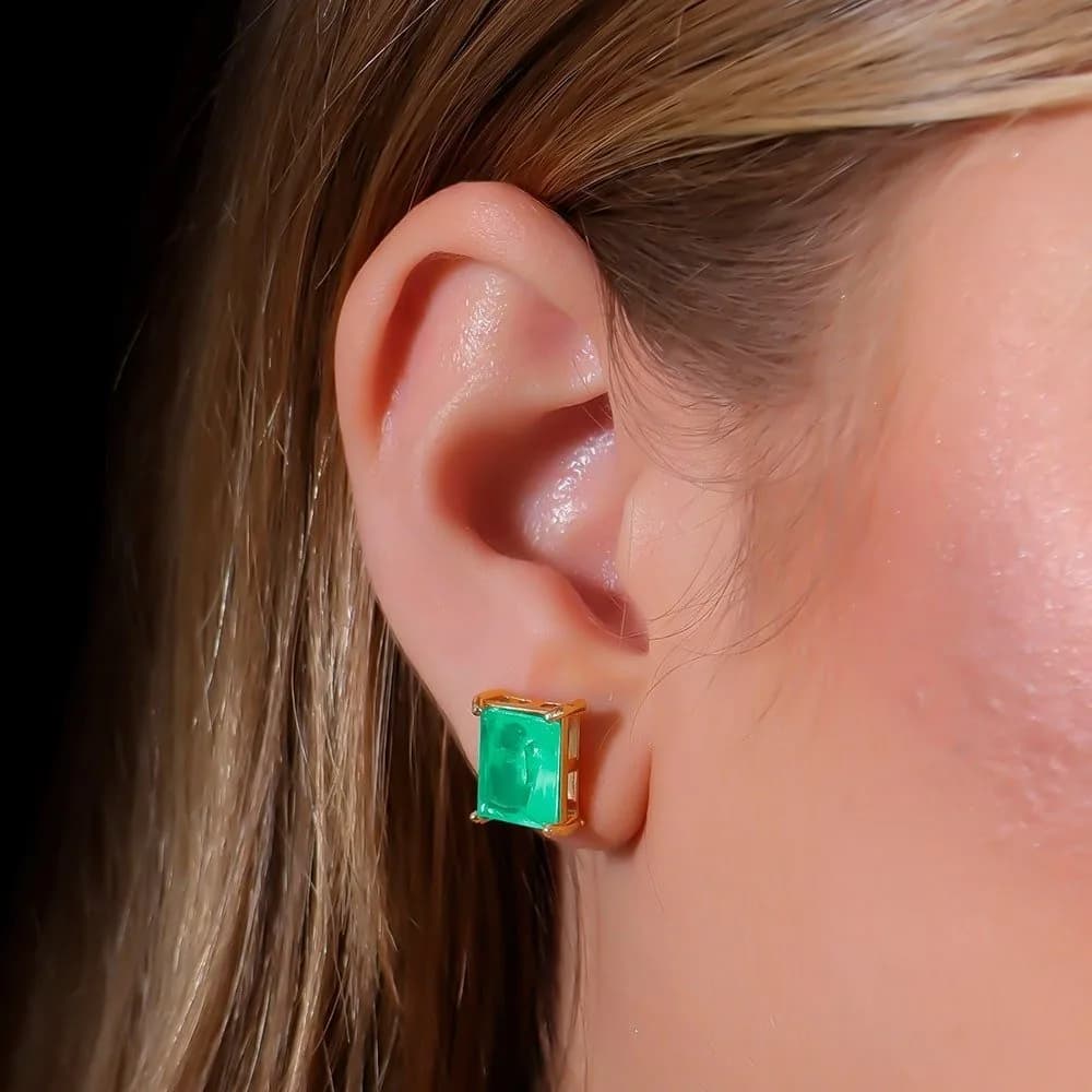 Brinco Dourado de Pedra Retangular Verde · Banhado a Ouro 18k