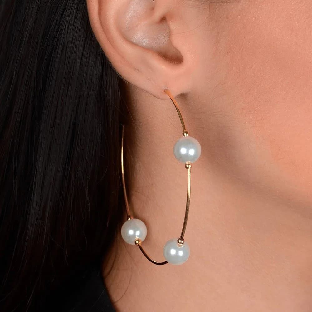 Brinco Dourado de Argola Grande Com Pérolas · Banhado a Ouro 18k