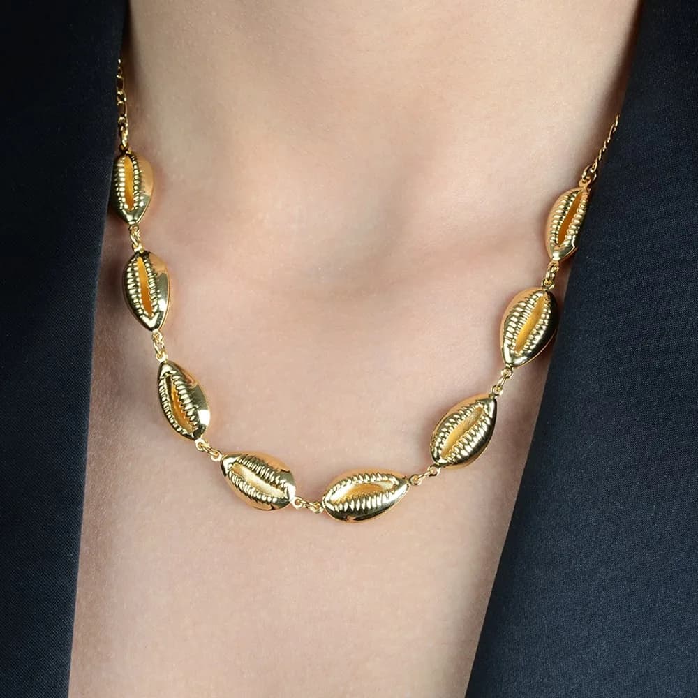 Colar Dourado Búzios · Banhado a Ouro 18k