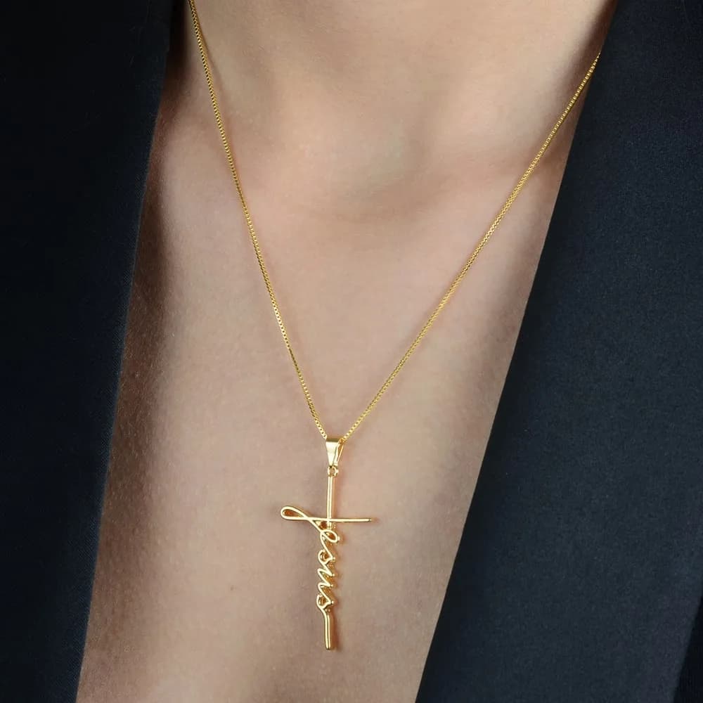 Colar Dourado Religioso de Cruz Jesus · Banhado a Ouro 18k