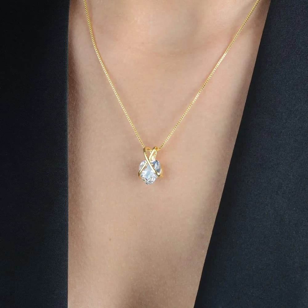 Colar Dourado de Zircônia em Formato de Coração · Banhado a Ouro 18k