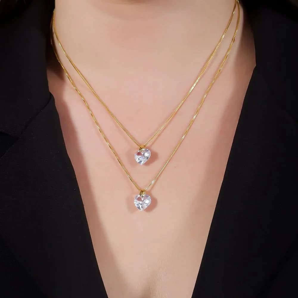 Colar Dourado Duplo de Coração em Cristal · Banhado a Ouro 18k