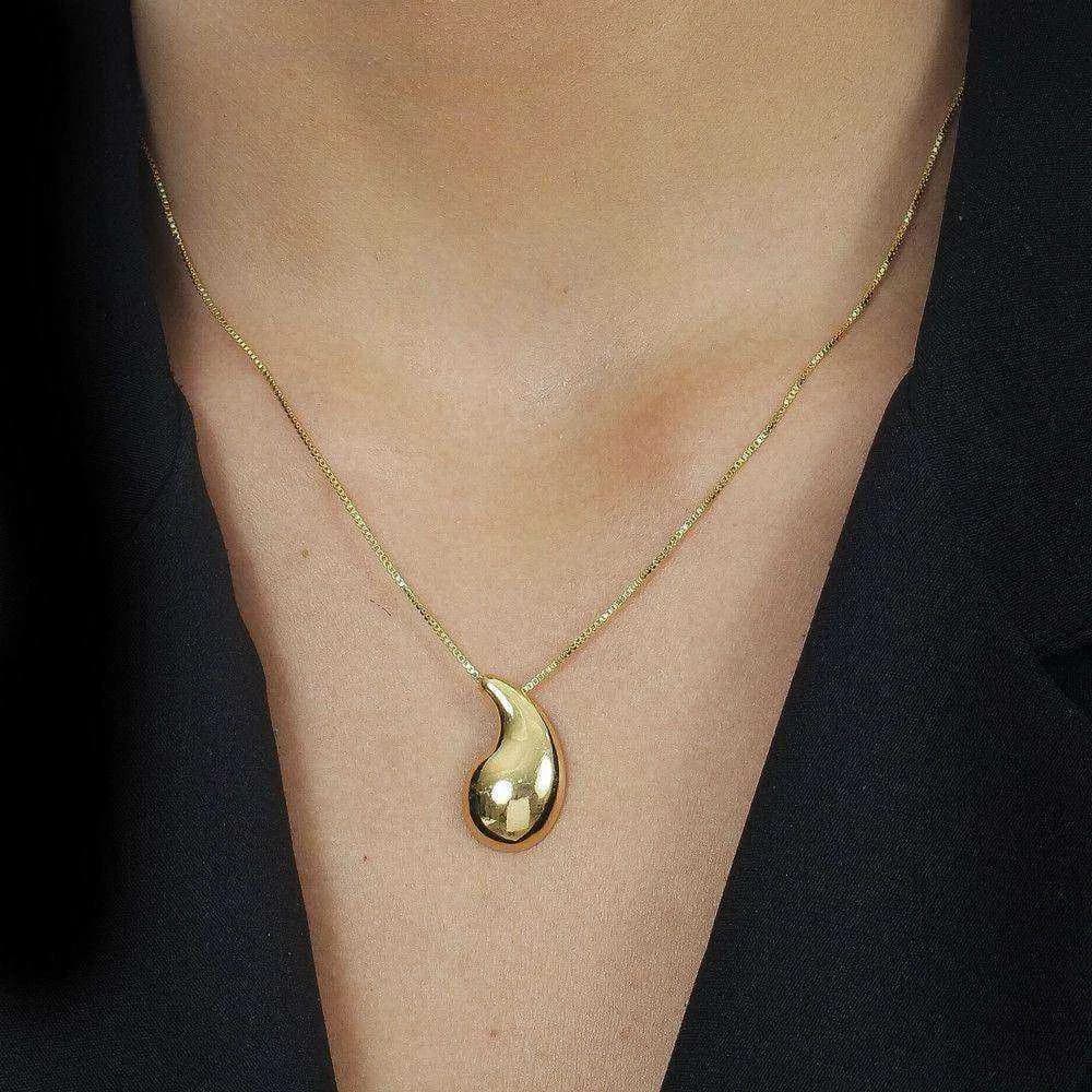 Colar Dourado de Gota Curvada · Banhado a Ouro 18k