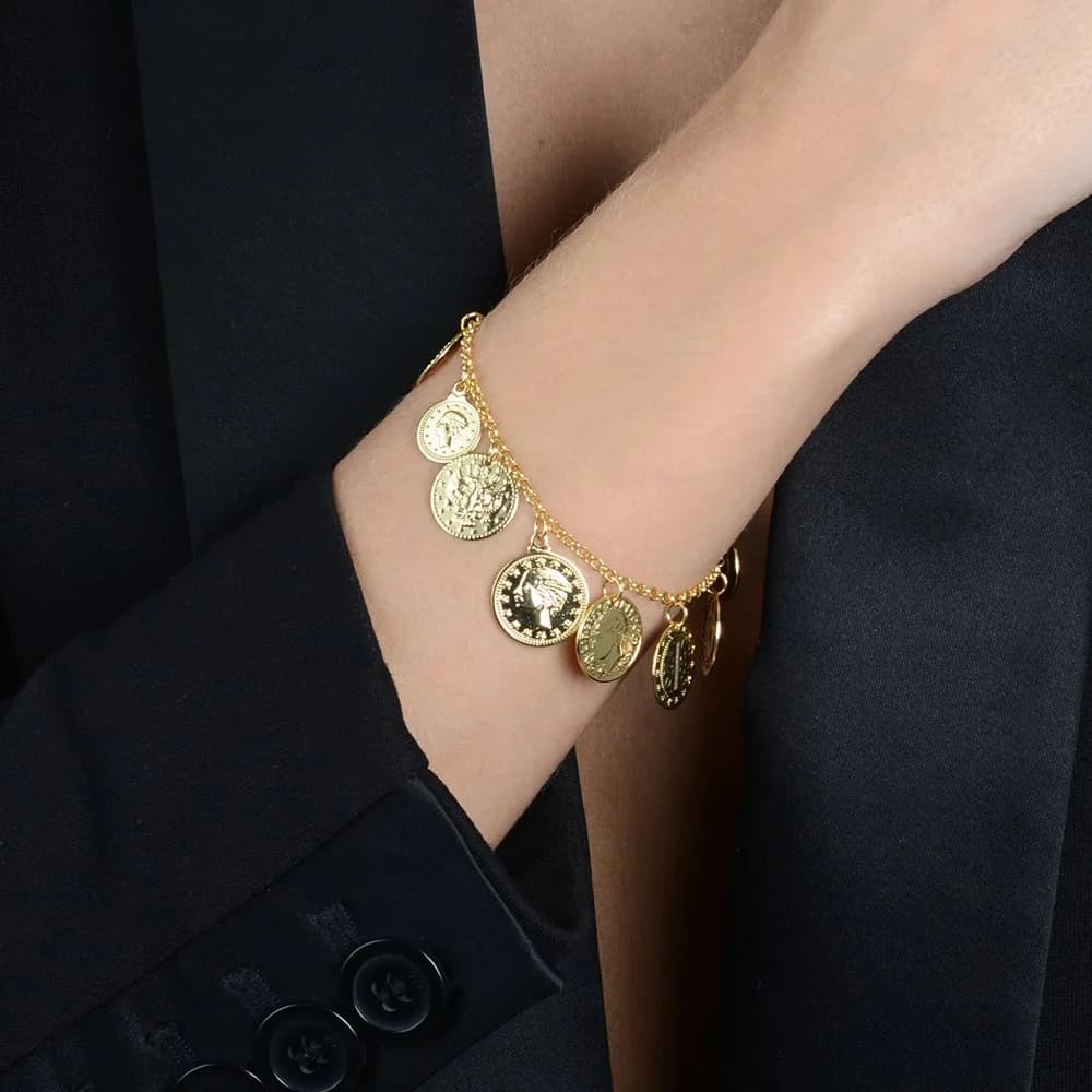 Pulseira Dourada de Moedas Antigas · Banhado a Ouro 18k