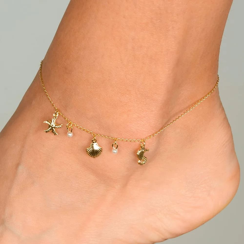 Tornozeleira Dourada Fundo do Mar e Pérolas · Banhado a Ouro 18k