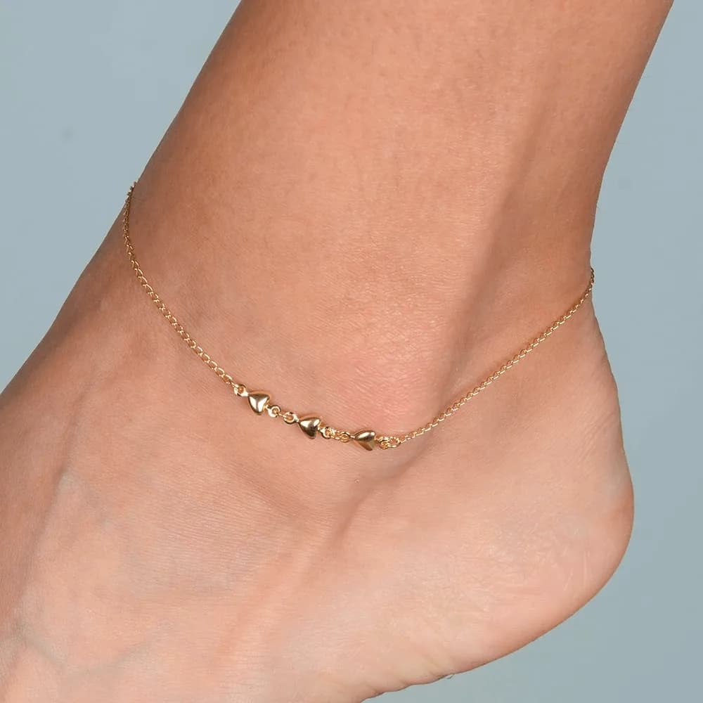 Tornozeleira Dourada 3 Corações Lisa · Banhado a Ouro 18k